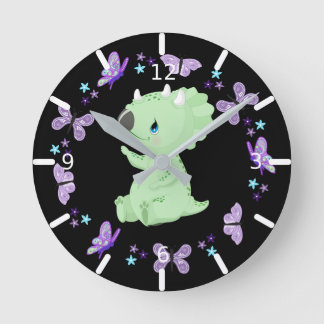Aangepaste Floral Baby Triceratops & Butterflies Ronde Klok