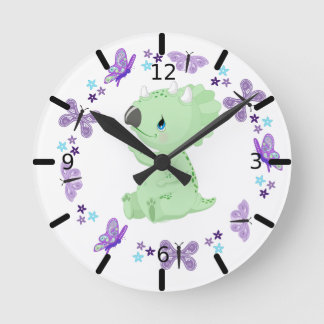 Aangepaste Floral Baby Triceratops & Butterflies Ronde Klok