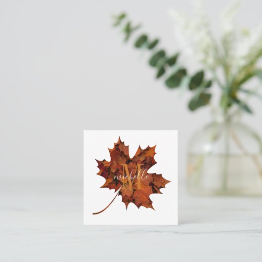 Aangepaste Floral Monogram herfst Maple Leaf Vierkante Visitekaartje (Staand voorkant)
