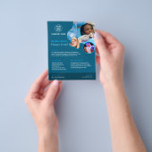 Aangepaste flyer voor tandheelkundige diensten (Hand)