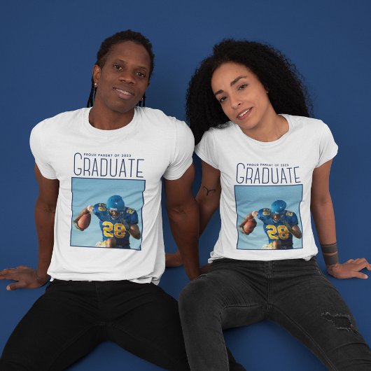 Aangepaste Football Player Afstuderen Afbeelding a T-shirt