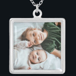 Aangepaste foto aangepast zilver vergulden ketting<br><div class="desc">Voeg uw aangepaste gepersonaliseerde foto toe aan dit ketting om uw geliefden overal mee naartoe te nemen! Zou een geweldig cadeau zijn voor nieuwe moeders, Moederdag, kerst, jubilea, grootmoeders, je beste vriend of een andere speciale persoon in je leven. Klik op de knop "Aanpassen" om uw eigen aangepaste tekst toe...</div>