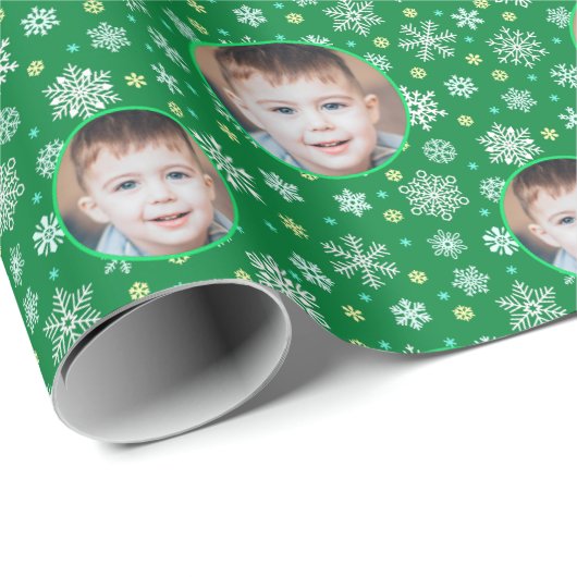 Aangepaste foto Aangepaste Logo Snowflake Groene F Cadeaupapier (Rol Hoek)