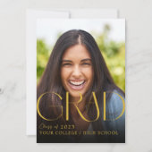 Aangepaste foto Afstuderen Gold op Black Invitatio Kaart (Voorkant)