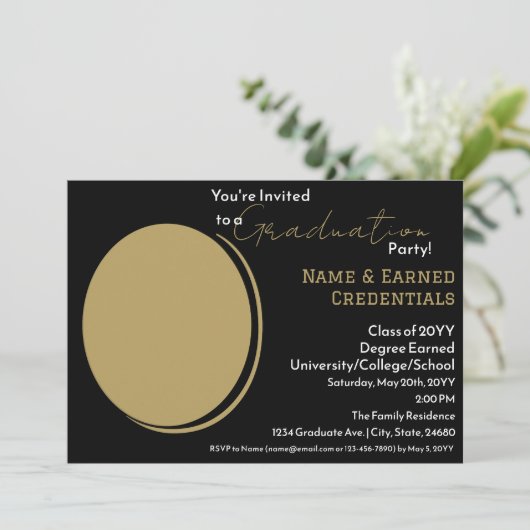 Aangepaste Foto Afstuderen Zwart, Wit & Goud Party Aankondiging (Staand voorkant)