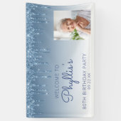 Aangepaste foto blauwe glittersluier 80ste verjaar spandoek (Verticaal)