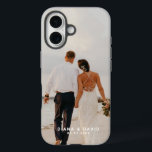 Aangepaste foto iPhone 16 hoesje<br><div class="desc">Verander je gelukkigste herinneringen in een gepersonaliseerde iPhone-hoesje. Een uniek souvenir dat u uw foto en naam kunt toevoegen om het uw eigen te maken. Het is een geweldige cadeau voor de jonggehuwden.</div>