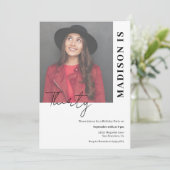 Aangepaste foto Eenvoudige Verjaardag uitnodiging (Staand voorkant)