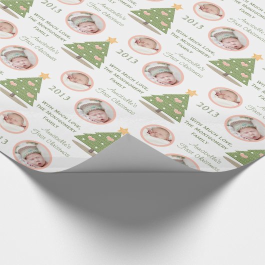 Aangepaste foto eerste kerstboom Roze hart Cadeaupapier (Hoek)