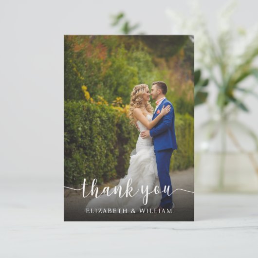 Aangepaste foto Elegant Script Bruiloft Dank u Kaa Bedankkaart (Staand voorkant)