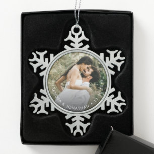 Aangepaste foto en datum Persoonlijk koppel Tin Sneeuwvlok Ornament