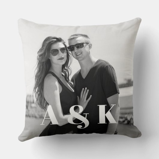 Aangepaste foto en grote monogram Initialen Kussen (Achterkant)