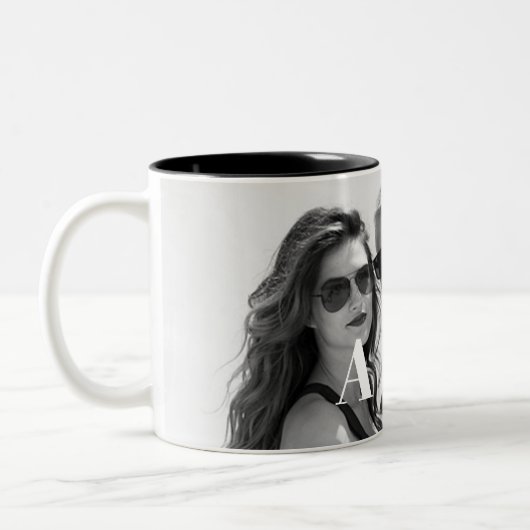 Aangepaste foto en grote monogram Initialen Tweekleurige Koffiemok (Links)