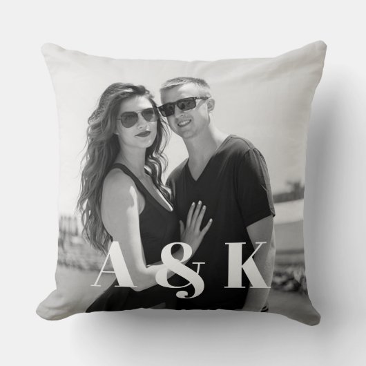 Aangepaste foto en grote monogrammen-initialen kussen (Voorkant)