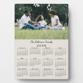 Aangepaste foto en naam 2026 kalender beige bureau fotoplaat
