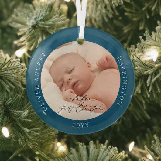 Aangepaste foto en naam Baby's First Christmas Blu Glas Ornament (Insitu)