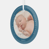 Aangepaste foto en naam Baby's First Christmas Blu Glas Ornament (Voorkant links)