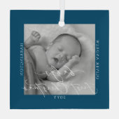 Aangepaste foto en naam Baby's First Christmas Blu Glas Ornament (Achterkant)