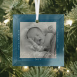 Aangepaste foto en naam Baby's First Christmas Blu Glas Ornament<br><div class="desc">Pas dit ornament aan met je eigen foto en baby's naam voor een gepersonaliseerde toevoeging aan je boom. Kleuren kunnen worden gewijzigd via de knop "Aanpassen" hierboven.</div>