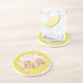 Aangepaste foto en naam van Bright Yellow Polka Do Zandsteen Onderzetter (Zijkant)