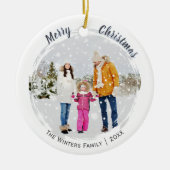 Aangepaste foto en naam Witte Vrolijk Kerstfeest Keramisch Ornament (Voorkant)