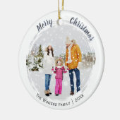 Aangepaste foto en naam Witte Vrolijk Kerstfeest Keramisch Ornament (Links)