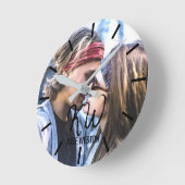 Aangepaste foto- en penseelmonogram ronde klok (Hoek)