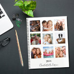 Aangepaste foto familie collage monogram wit 2025 planner<br><div class="desc">Maak je eigen unieke familiefilm als cadeau voor je moeder, vrouw of jezelf. Gebruik vier, negen van uw favoriete foto's van uw familie, vrienden, droomreisbestemming of huisdier! Pas een naam en een jaar aan en voeg deze toe. De naam wordt geschreven met een modern handgeschreven stijlmanuscript met letters. Witte achtergrond,...</div>