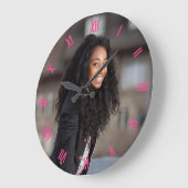 Aangepaste foto Fuchsia Roze Romeinse cijfers Grote Klok (Hoek)