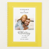 Aangepaste foto gele witte trouw elegante script planner (Voorkant)