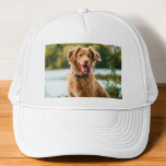 Aangepaste foto Gepersonaliseerd Afbeelding Trucker Pet<br><div class="desc">Laat je stijl zien met een gepersonaliseerde foto trucker hat, ontworpen om een afbeelding statement te maken. Met een ademende mesh-achterkant en een verstelbare pasvorm combineert dit pet comfort en functionaliteit met personalisatie. Upload eenvoudig uw favoriete foto en creëer een uniek accessoire dat perfect is voor casual uitstapjes, evenementen of...</div>