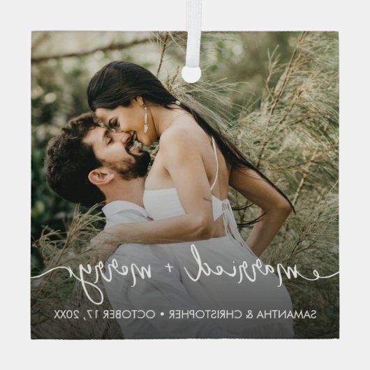 Aangepaste foto Getrouwd & Vrolijk eerste Kerstmis Glas Ornament (Achterkant)