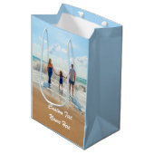 Aangepaste Foto Gift Bag Uw Foto's en Tekstnaam Medium Cadeauzakje (Voorkant Gekanteld)