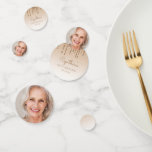 Aangepaste foto Gold Glitter Drip 60th Birthday Confetti<br><div class="desc">Maak haar 60ste verjaardagsfeestje speciaal met deze aangepaste fotoconferentie, met een gouden druppelend faux glitter design. Personaliseer de voorzijde van de grote en middelgrote stukken met haar naam in handschrift manuscript, samen met haar verjaardag en de hieronder datum. Op de rug van alle drie grootten, vervang het steekproef afbeelding met...</div>