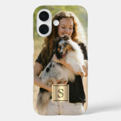 Aangepaste foto gouden frame en zwarte monogram Case-Mate iPhone case (Achterkant)