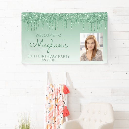 Aangepaste foto groene glitter Drip 30th Birthday Spandoek (Insitu)