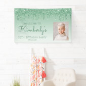 Aangepaste foto groene glitter Drip 50th Birthday Spandoek (Insitu)