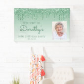 Aangepaste foto groene glitter Drip 90th Birthday Spandoek (Insitu)