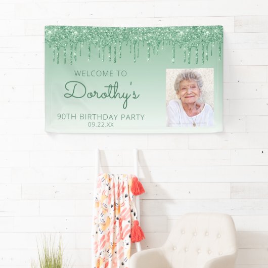 Aangepaste foto groene glitter Drip 90th Birthday Spandoek (Insitu)