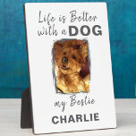 Aangepaste foto hond naam wit grijs fotoplaat<br><div class="desc">Voeg een hartverwarmend tintje toe aan elke kamer met onze "Life is Better with a Dog" Tafelblad Plaque met Ezel! Deze charmante plaquette is ideaal voor hondenliefhebbers, met een strak ontwerp en een hartverwarmende quote om uw huis op te fleuren. Of het nu op je bureau, plank of mantel is,...</div>