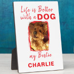 Aangepaste foto hond naam wit rood fotoplaat<br><div class="desc">Voeg een hartverwarmend tintje toe aan elke kamer met onze "Life is Better with a Dog" Tafelblad Plaque met Ezel! Deze charmante plaquette is ideaal voor hondenliefhebbers, met een strak ontwerp en een hartverwarmende quote om uw huis op te fleuren. Of het nu op je bureau, plank of mantel is,...</div>