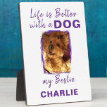 Aangepaste foto hondennaam wit paarse fotoplaat<br><div class="desc">Voeg een hartverwarmend tintje toe aan elke kamer met onze "Life is Better with a Dog" Tafelblad Plaque met Ezel! Deze charmante plaquette is ideaal voor hondenliefhebbers, met een strak ontwerp en een hartverwarmende quote om uw huis op te fleuren. Of het nu op je bureau, plank of mantel is,...</div>