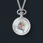 Aangepaste foto horloge<br><div class="desc">Creëer je eigen persoonlijke foto cadeau door je eigen foto toe te voegen,  van je geliefde familieffoto naar je schattige huisfoto,  om je design uniek te maken. Opmerking: foto's op het product zijn foto's van voorbeelden met een watermerk die alleen voor presentatiedoeleinden worden getoond.</div>