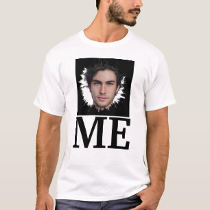 Aangepaste foto in een sjabloon in een gat t-shirt
