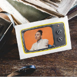 Aangepaste foto in  gele tv-Pop Art Style Briefkaart<br><div class="desc">Een fotografische afbeelding van een  gele televisie is klaar om te worden aangepast met uw foto. Creëer uw eigen aangepaste briefkaart met een leuke pop art stijl. De achterkant is leeg voor u om in uw eigen bericht te schrijven.</div>