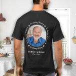 Aangepaste foto in Loving Memory Memorial Walk T-shirt<br><div class="desc">Honor je geliefde met een aangepast T-shirt voor foto's. Dit unieke gedenkstokje is het perfecte cadeau voor jezelf, familie of vrienden om je dierbare te eren. Wij hopen dat uw gedenkteken u vrede, vreugde en gelukkige herinneringen zal brengen. Citaat "In Loving Memory". Pas met favoriete foto, naam, data en tekst...</div>