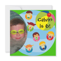 Aangepaste foto jongen zwembad partij zwemmen verj