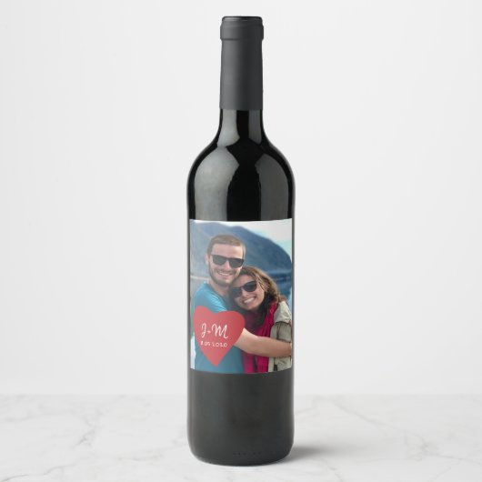 Aangepaste foto liefde hart initialen verlovingsfe wijn etiket (Voorkant)