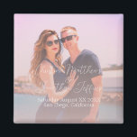 Aangepaste foto met Dusty Pink Green Wedding Magneet<br><div class="desc">Deze moderne bruiloft of verloving keepomwille magneet bevat een foto van het paar op de achtergrond die je kunt vervangen door je eigen aangepaste foto. Een stoffige roze gradiënt breidt zich van het bodemgedeelte uit.</div>