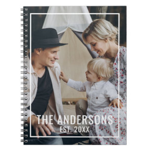 Aangepaste foto met familienaam en oprichtingsjaar notitieboek